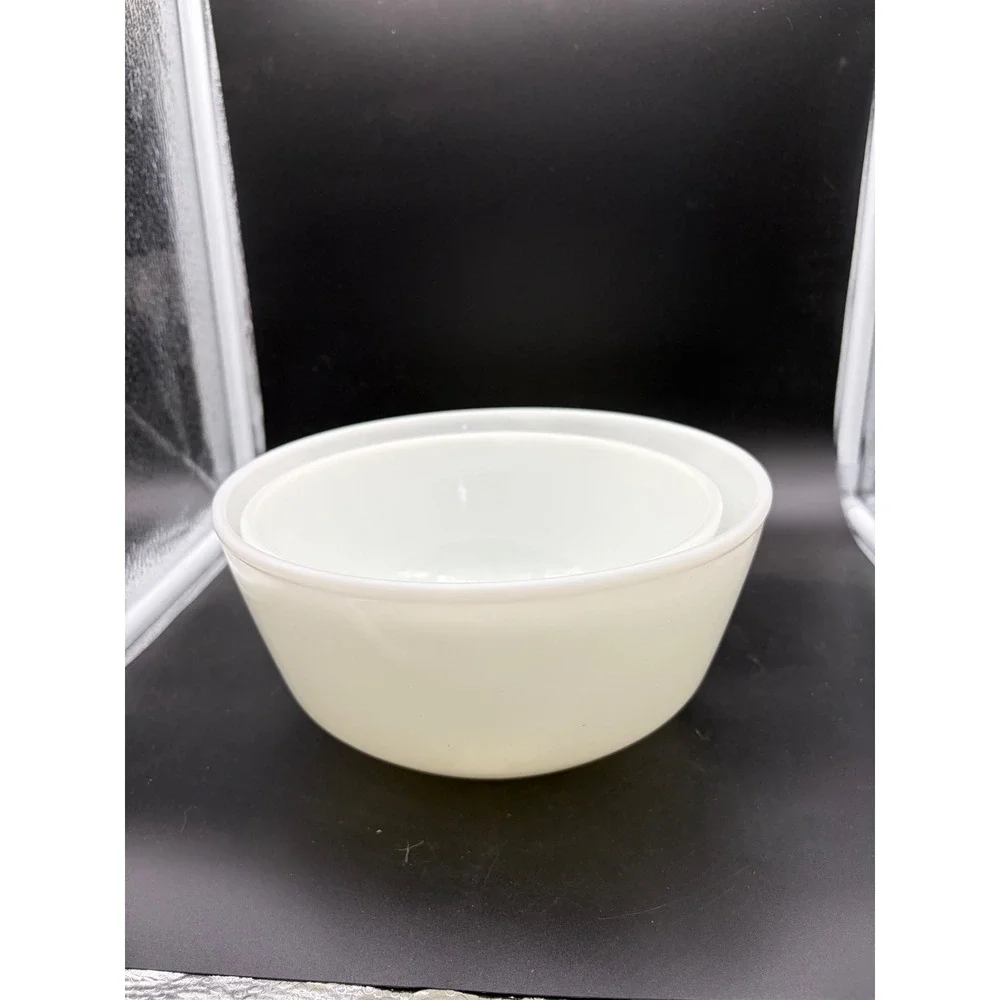Vintage Anchor Hocking Fire King White Milk Glass Mixing Bowls‎
